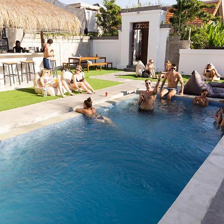 Zentiga Surf Hostel Canggu Екстериор снимка
