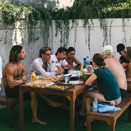 Zentiga Surf Hostel Canggu Екстериор снимка