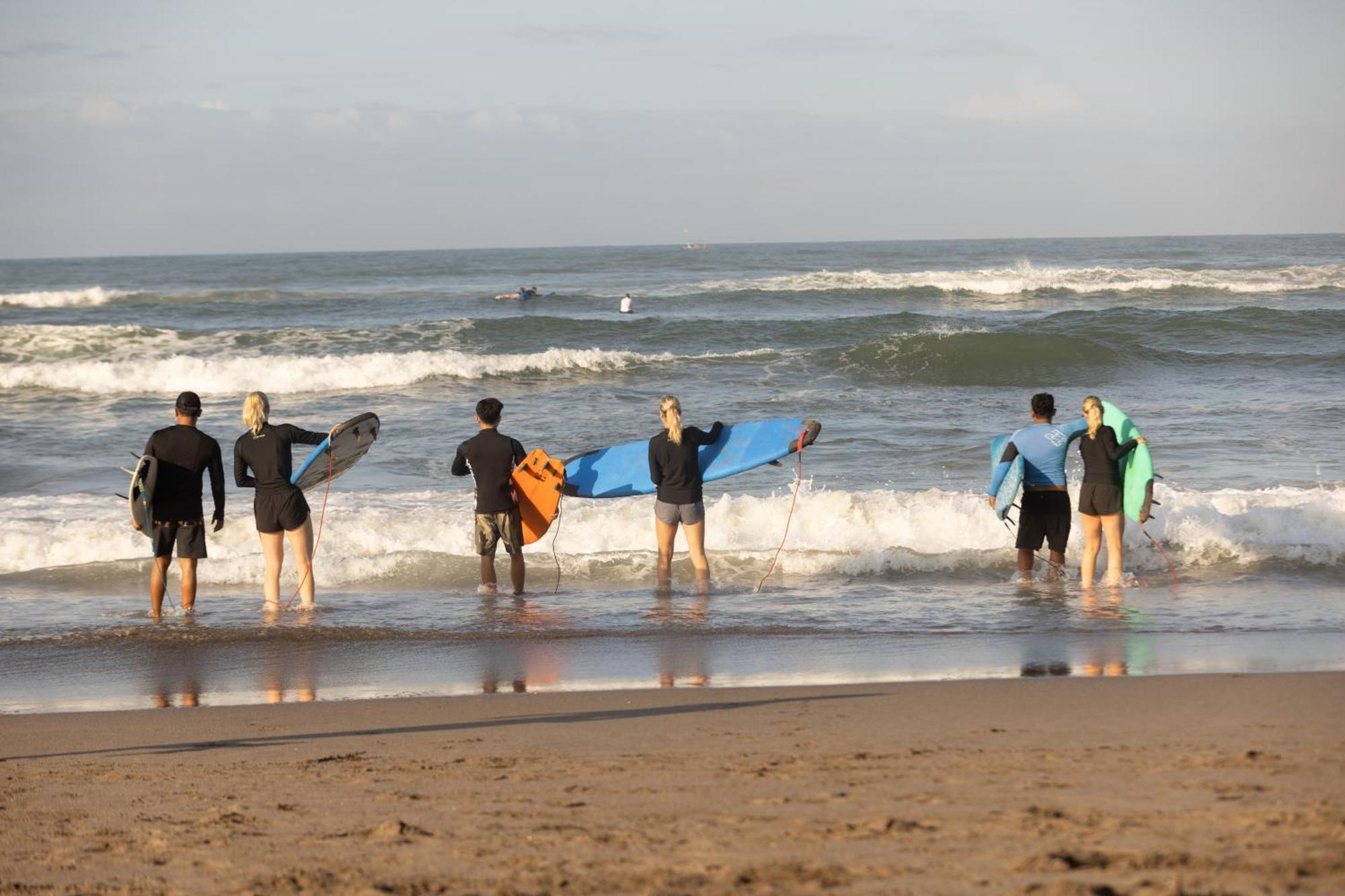 Zentiga Surf Hostel Canggu Екстериор снимка