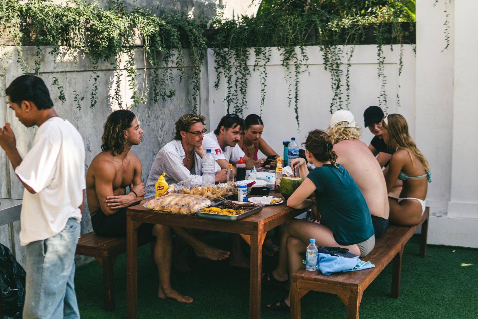 Zentiga Surf Hostel Canggu Екстериор снимка